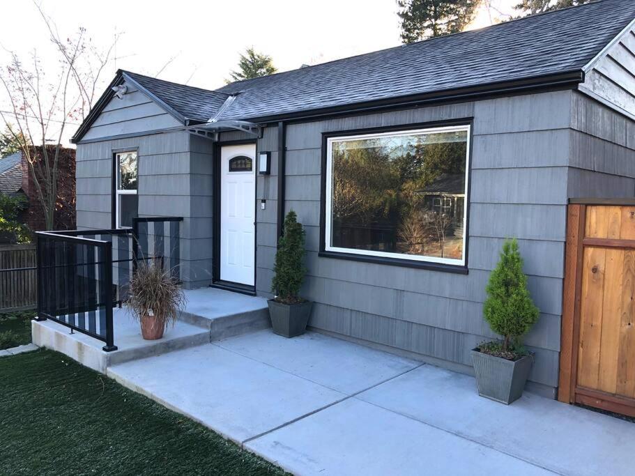 Cozy Crown Hill Carkeek Cottage W/3 Beds, Full Kitchen & Backyard In North Seattle Exterior photo