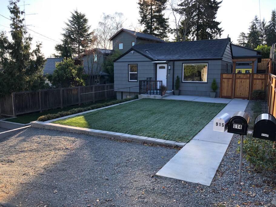 Cozy Crown Hill Carkeek Cottage W/3 Beds, Full Kitchen & Backyard In North Seattle Exterior photo