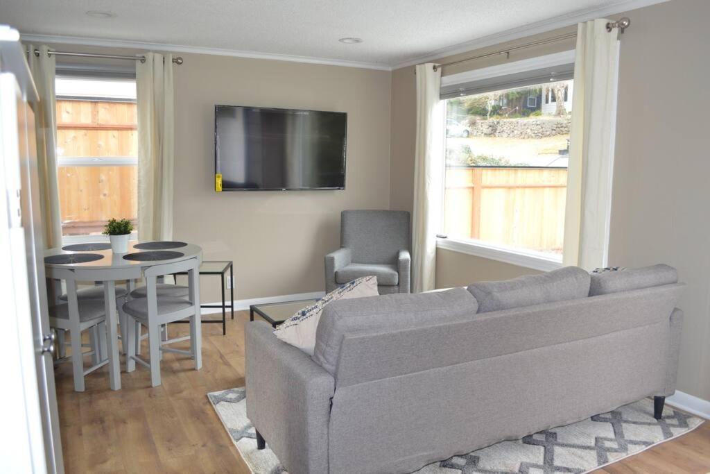 Cozy Crown Hill Carkeek Cottage W/3 Beds, Full Kitchen & Backyard In North Seattle Exterior photo