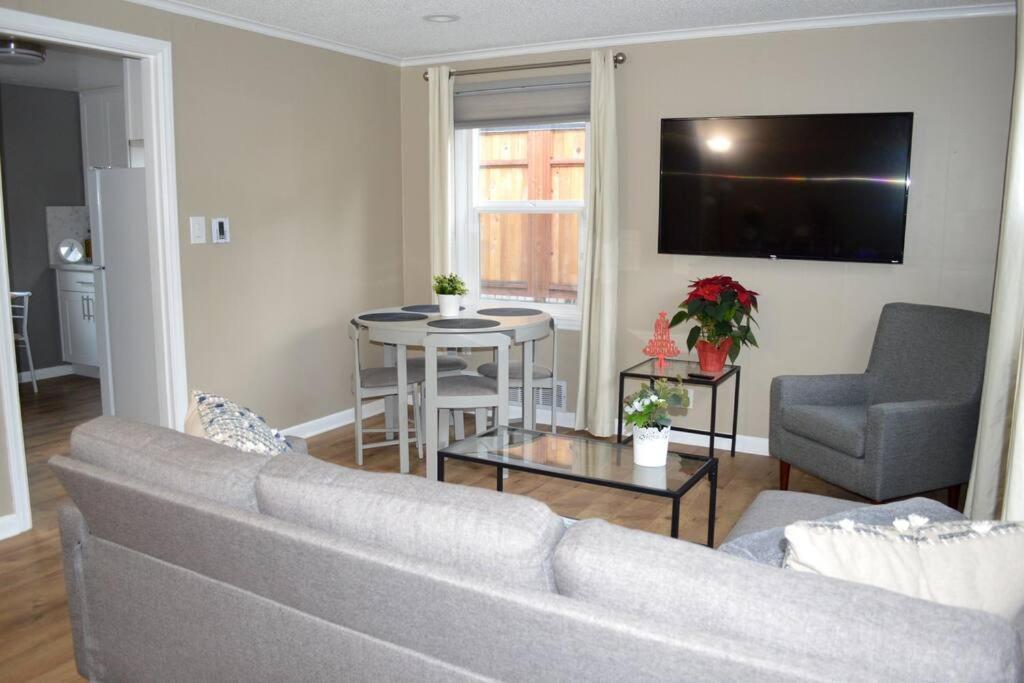 Cozy Crown Hill Carkeek Cottage W/3 Beds, Full Kitchen & Backyard In North Seattle Exterior photo