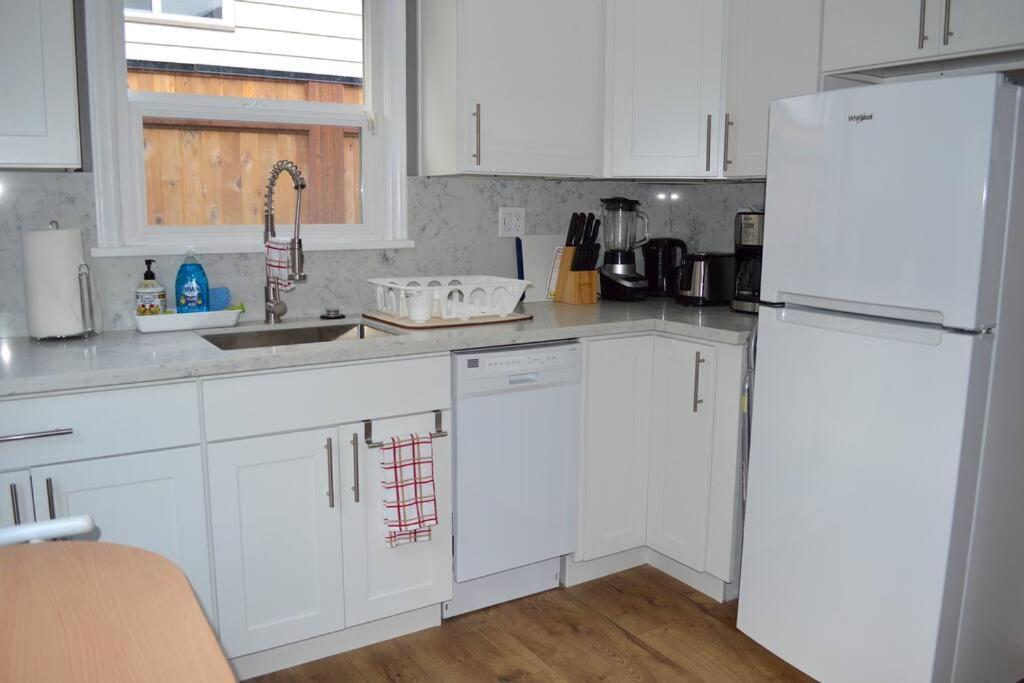 Cozy Crown Hill Carkeek Cottage W/3 Beds, Full Kitchen & Backyard In North Seattle Exterior photo