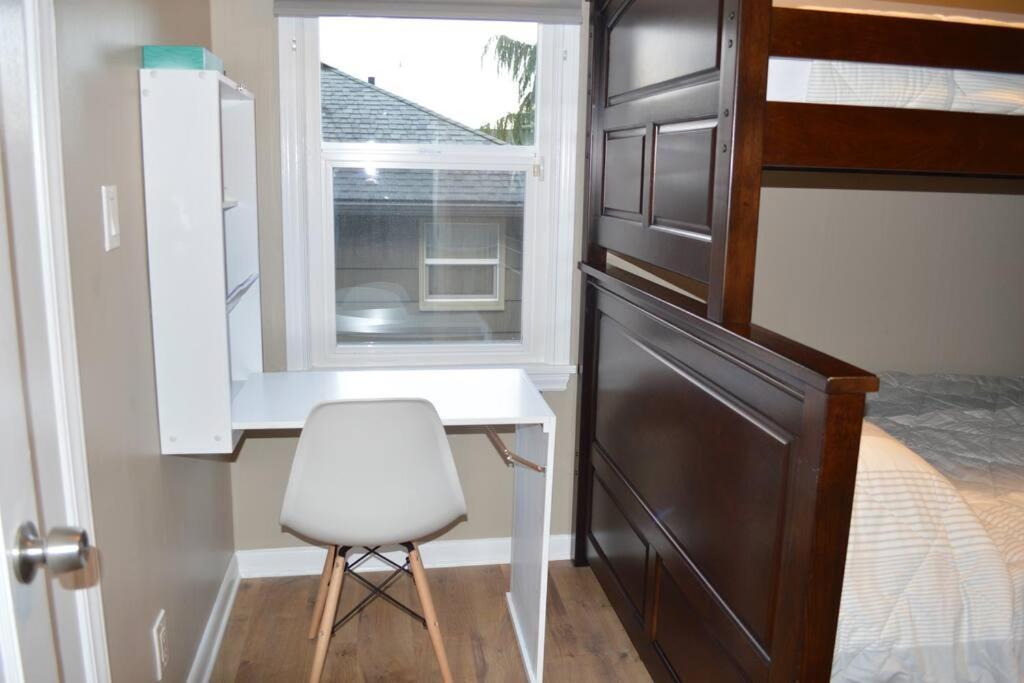 Cozy Crown Hill Carkeek Cottage W/3 Beds, Full Kitchen & Backyard In North Seattle Exterior photo